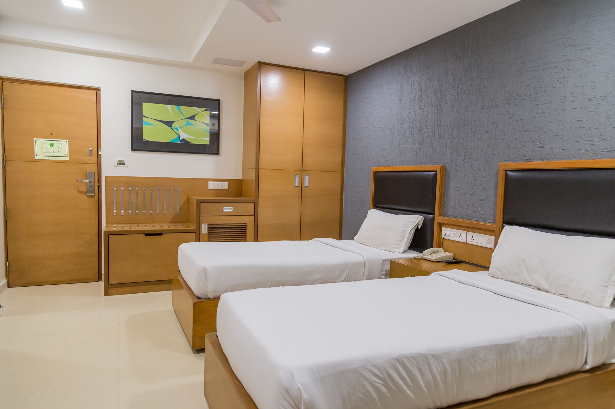 The Silver Leaf Hotel 아흐메다바드 외부 사진